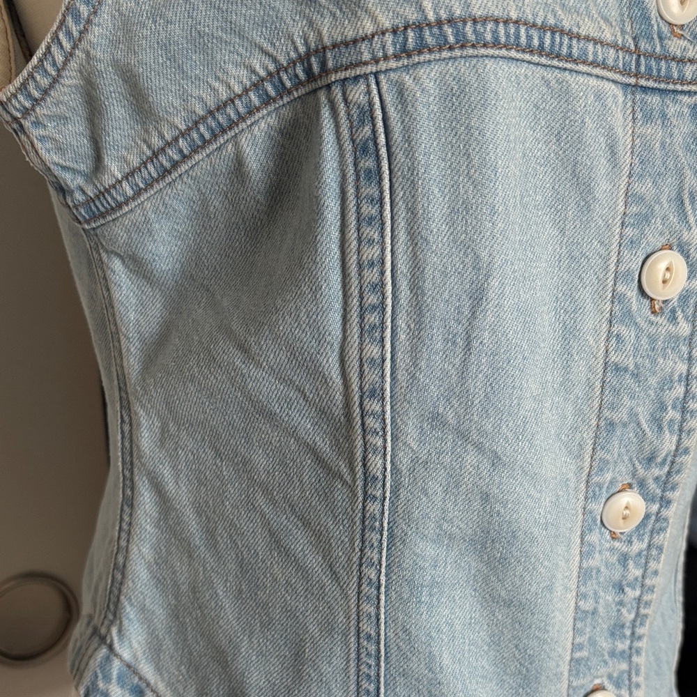 Madewell Denim button front vest Fitzgerald wash light  Blue Denim Button Tank - Picture 4 of 7